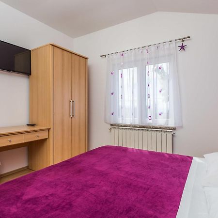 2 Bedroom Beautiful Apartment In Rukavac Rukavac  エクステリア 写真