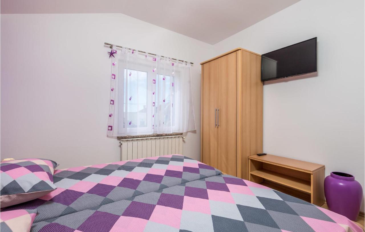 2 Bedroom Beautiful Apartment In Rukavac Rukavac  エクステリア 写真