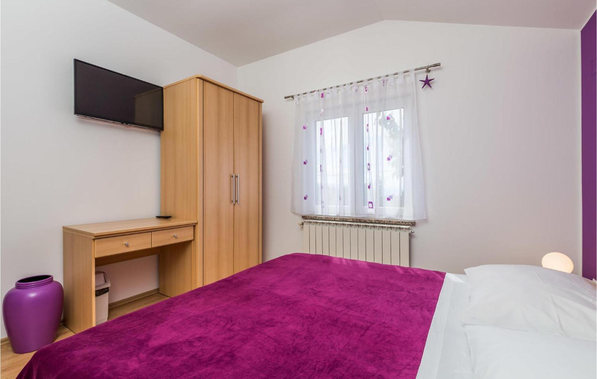 2 Bedroom Beautiful Apartment In Rukavac Rukavac  エクステリア 写真