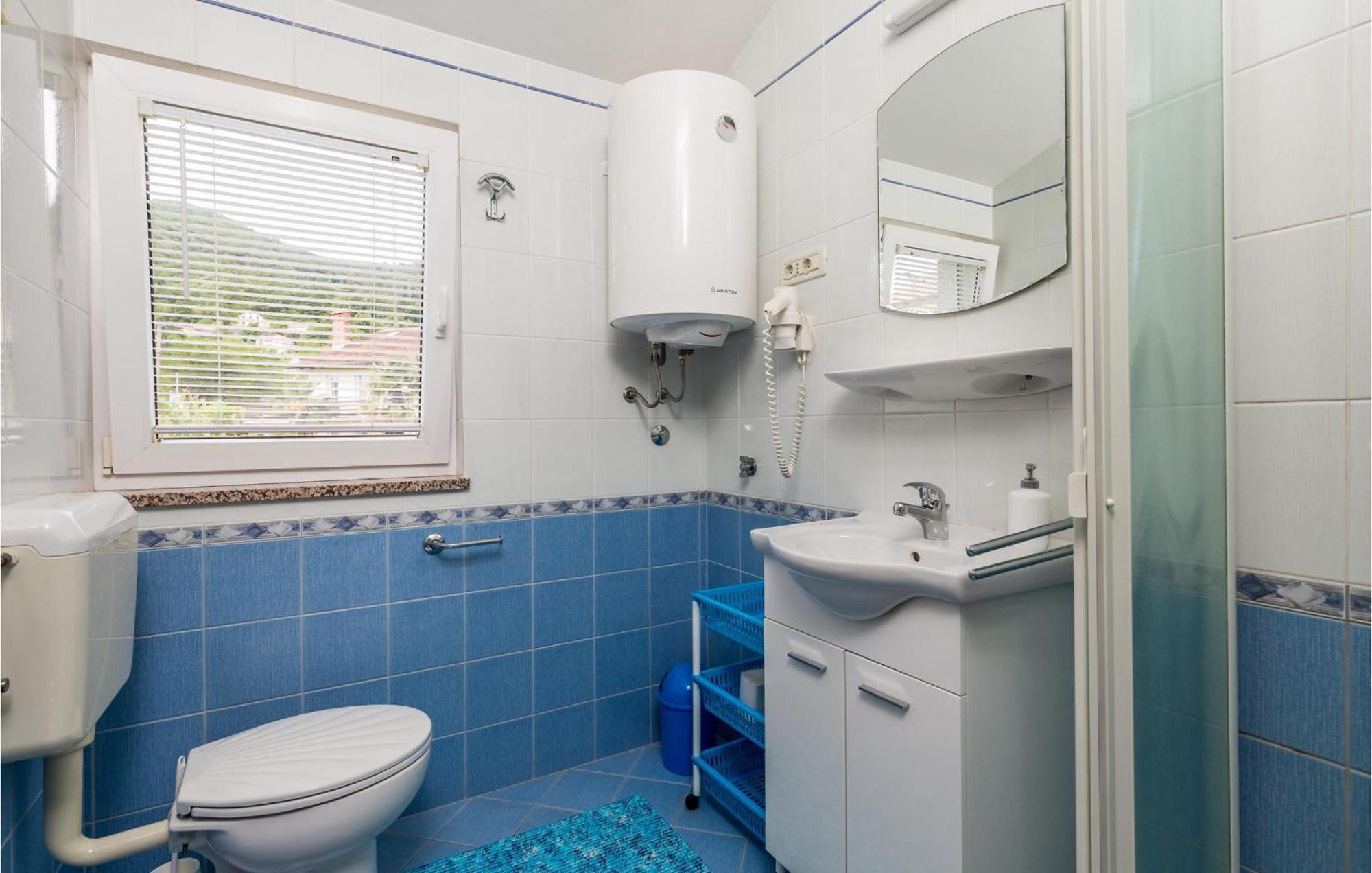 2 Bedroom Beautiful Apartment In Rukavac Rukavac  エクステリア 写真