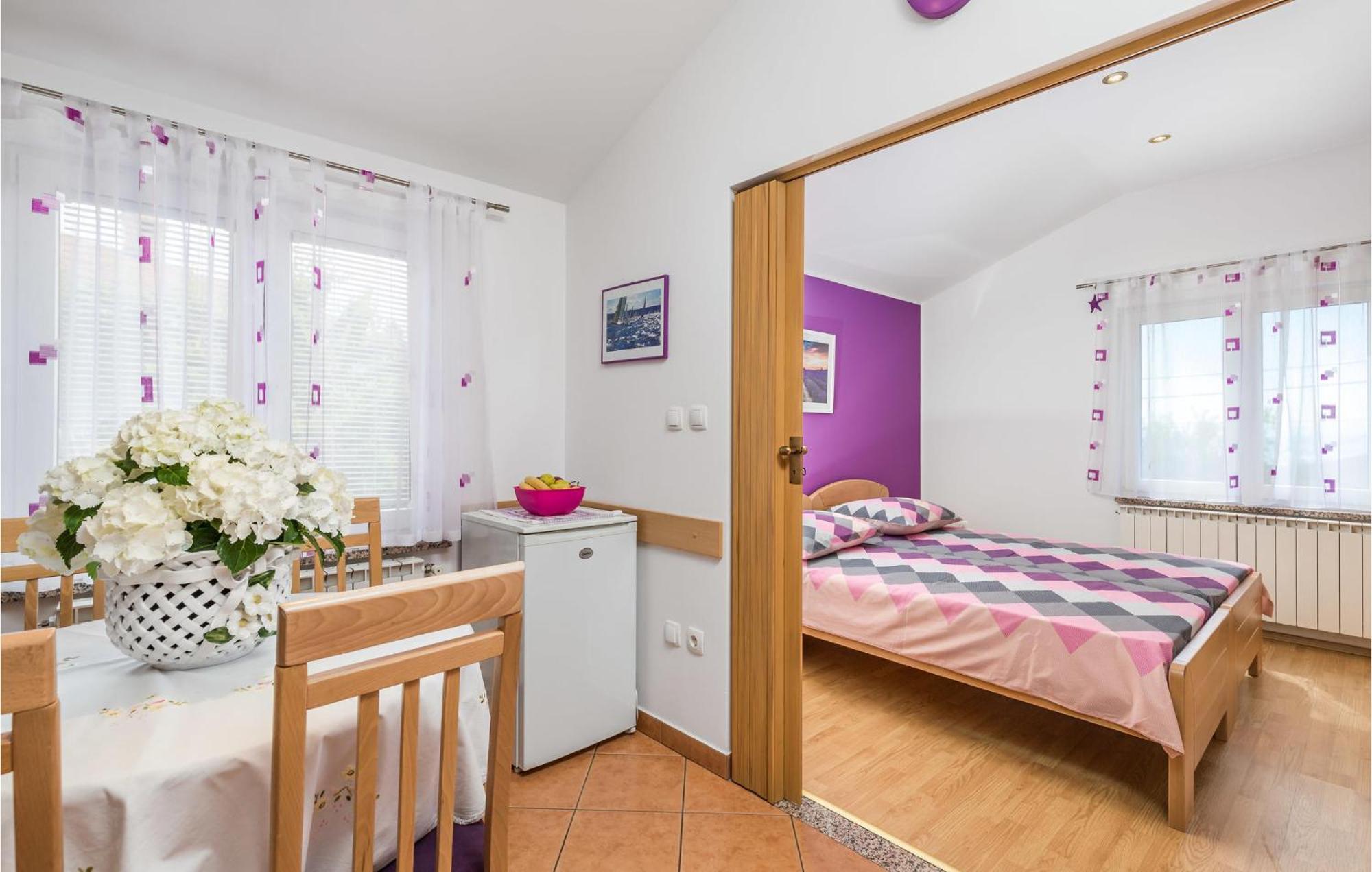 2 Bedroom Beautiful Apartment In Rukavac Rukavac  エクステリア 写真